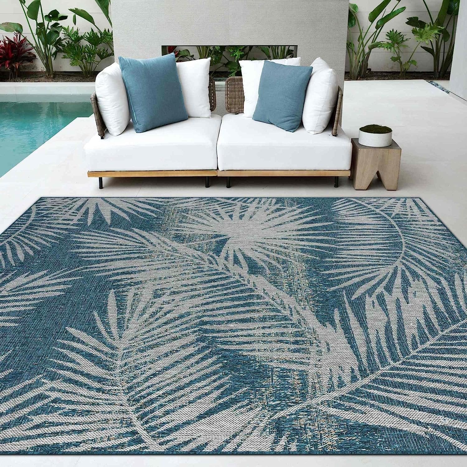 Leaf Pattern Outdoor Rug – Waterproof and Fade-Resistant – 5x7 & 8x10 Sizes