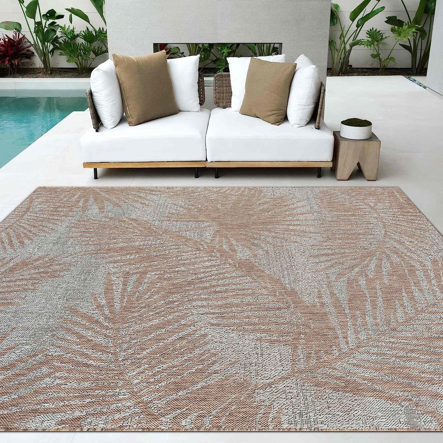 Leaf Pattern Outdoor Rug – Waterproof and Fade-Resistant – 5x7 & 8x10 Sizes
