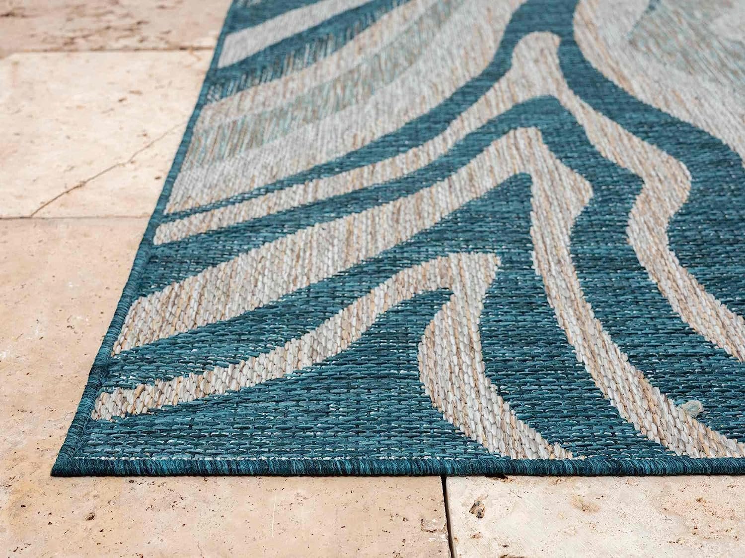Ocean Pattern Outdoor Rug – Waterproof, Fade-Resistant – 5x7 & 8x10 Sizes