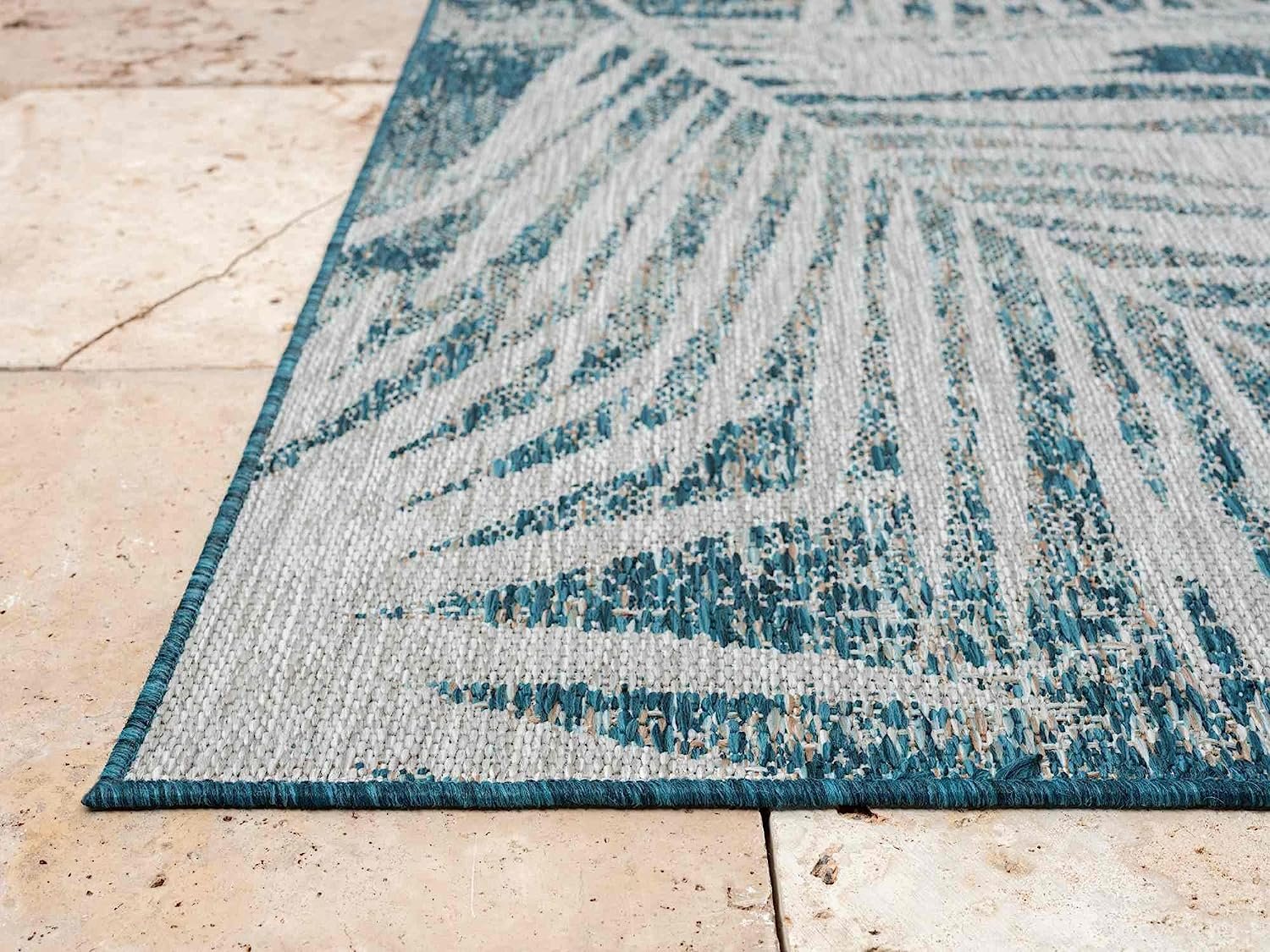 Leaf Pattern Outdoor Rug – Waterproof and Fade-Resistant – 5x7 & 8x10 Sizes