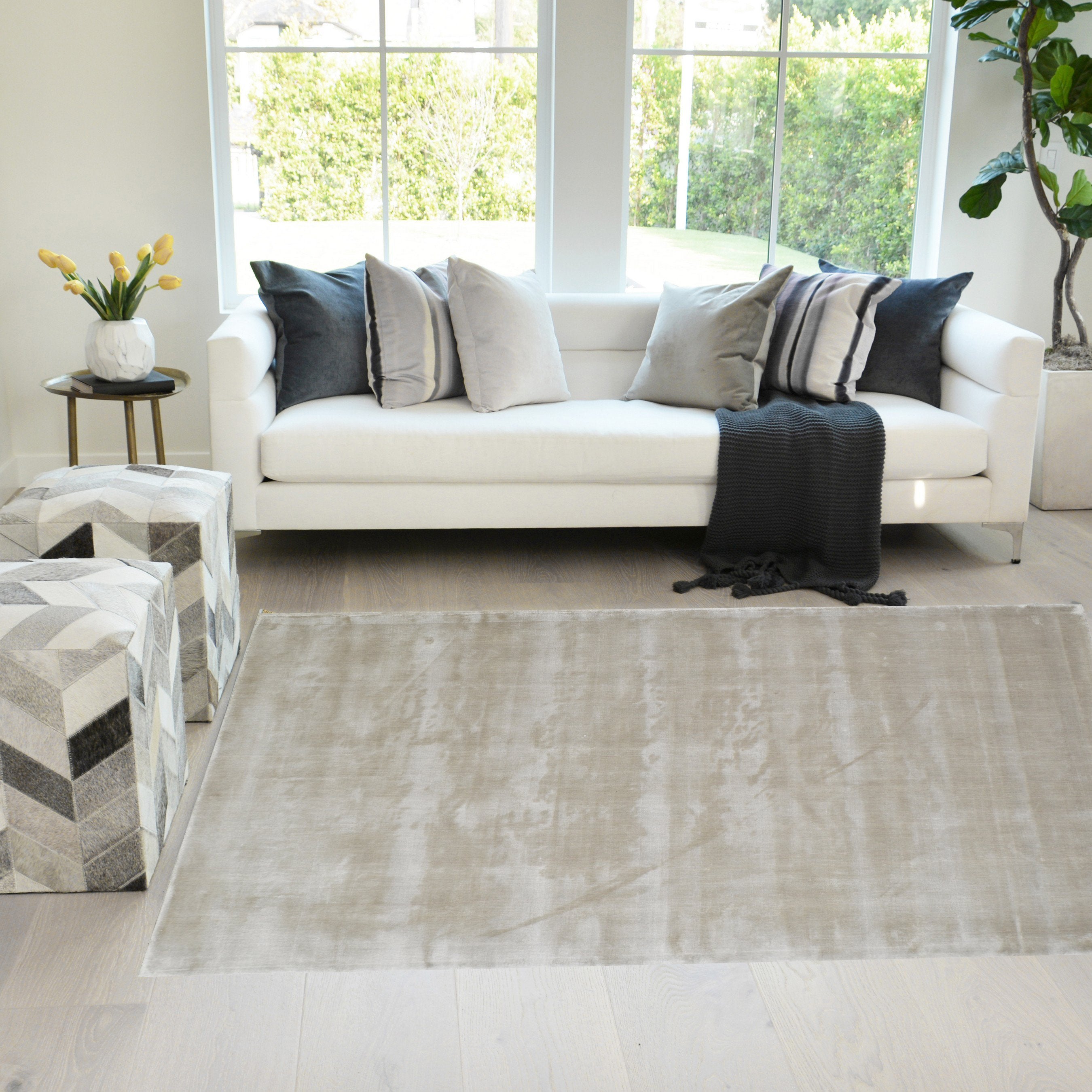 Silver Color Rugs Rugs Viscose Ultra-Soft Hand Knotted in India Rugs for Dining Room