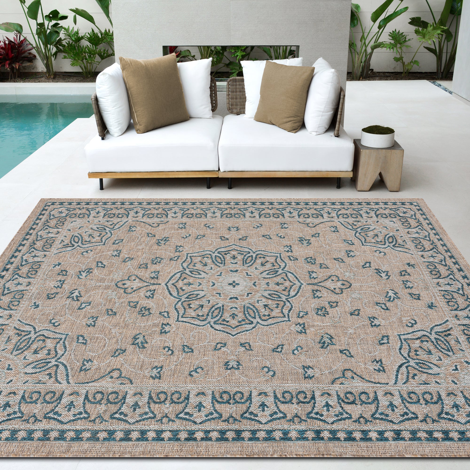 Traditional Outdoor Rugs