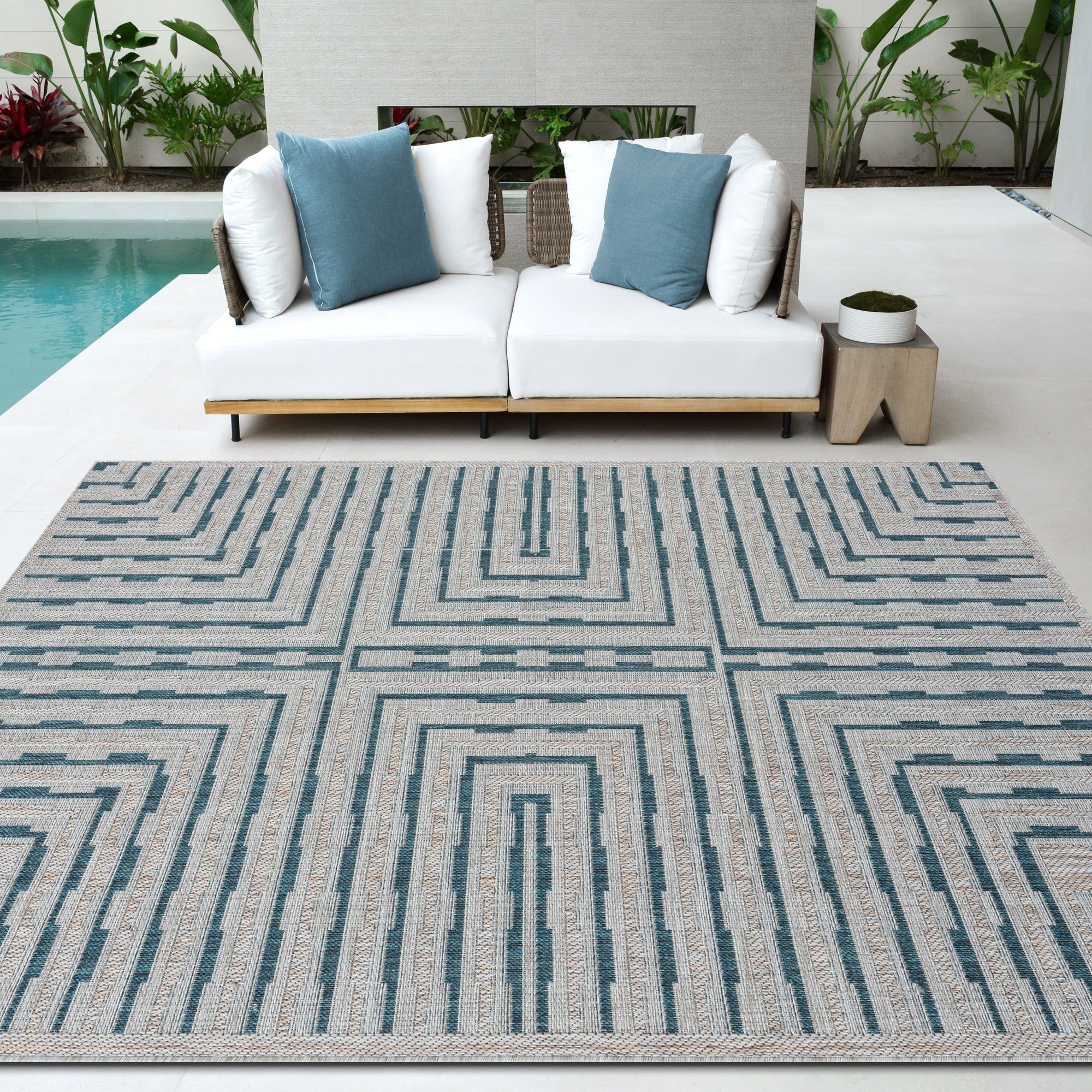 Solid & Striped Outdoor Rugs